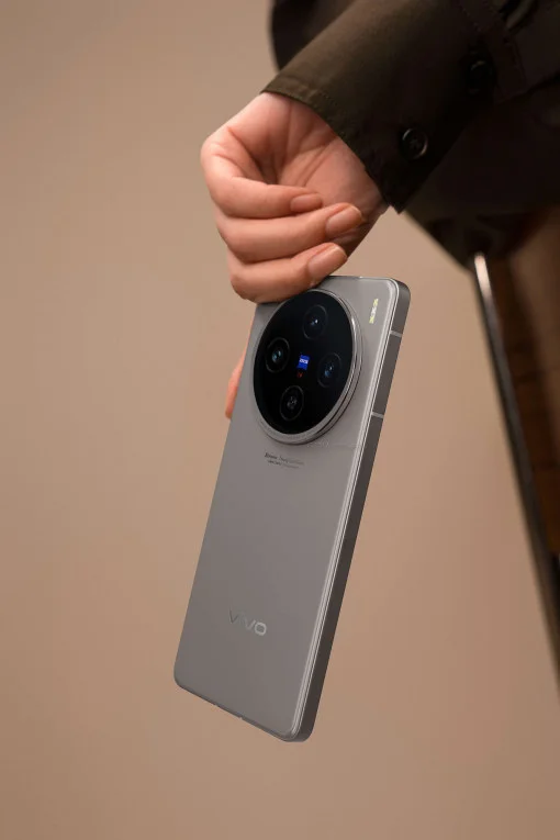 В Сети опубликовали "живые" фотоснимки нового смартфона Vivo X100s
