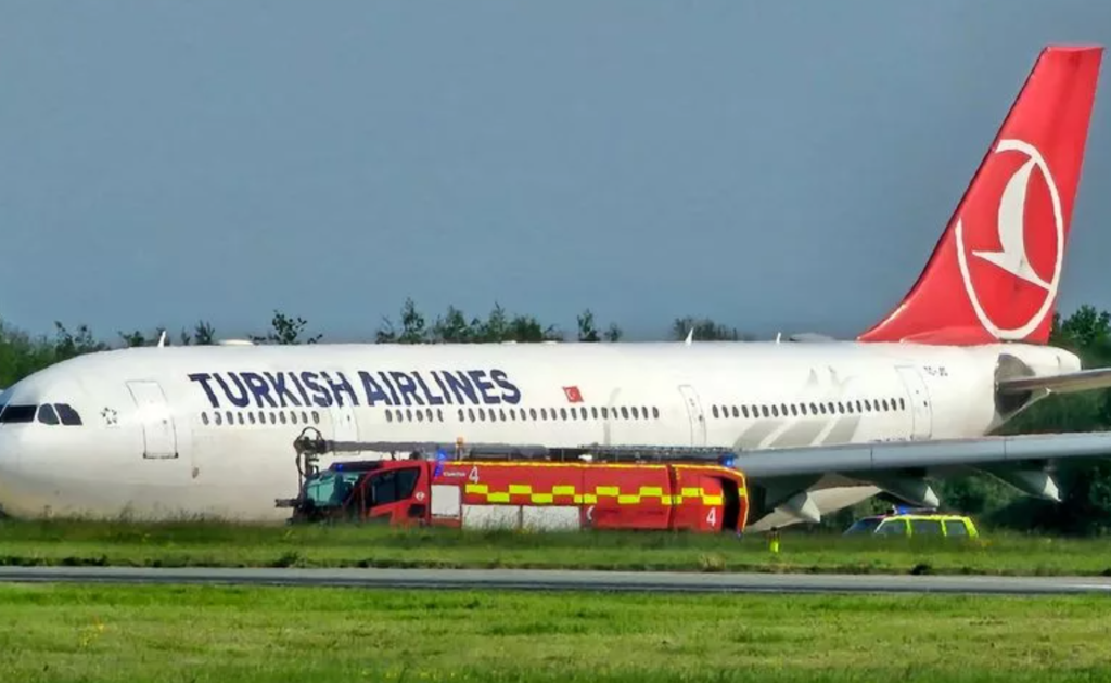 MEN: из-за дыма в салоне самолет Turkish Airlines экстренно сел в Манчестере