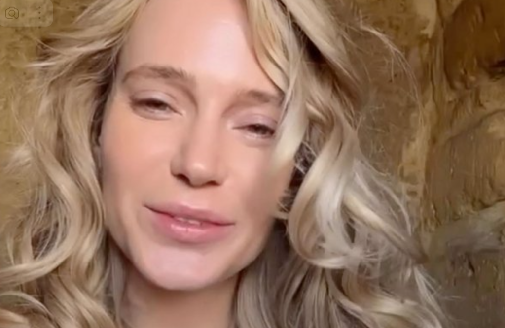 37-летняя Глюкоза показала лицо без макияжа во время отпуска в Италии