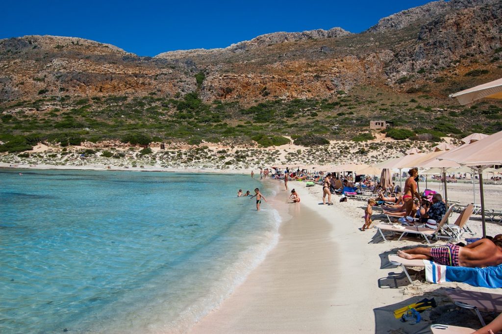 The Sun: на острове Крит солдат изнасиловал туристку и подал на нее в суд