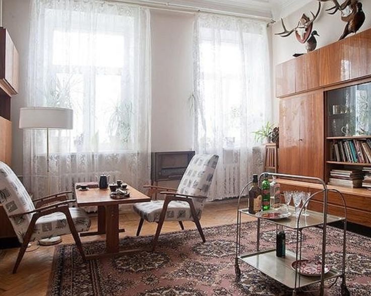 В России заметно вырос спрос на советскую мебель и предметы гардероба