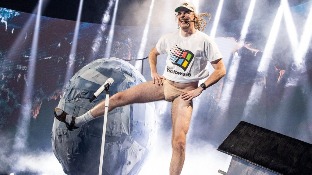 Daily Mail: финский участник «Евровидения-2024» вышел на сцену без штанов