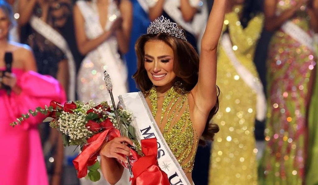 Администрация конкурса «Мисс США» обвинила самую красивую девушку во лжи