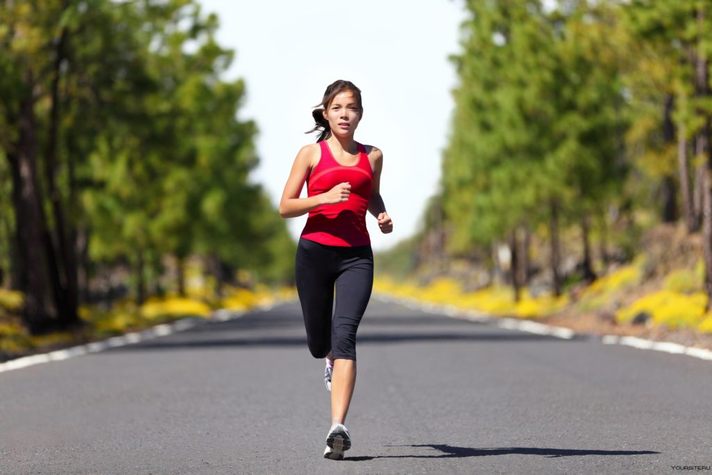 Фитнес-тренер Биденко рассказал о пользе бега для коленных суставов