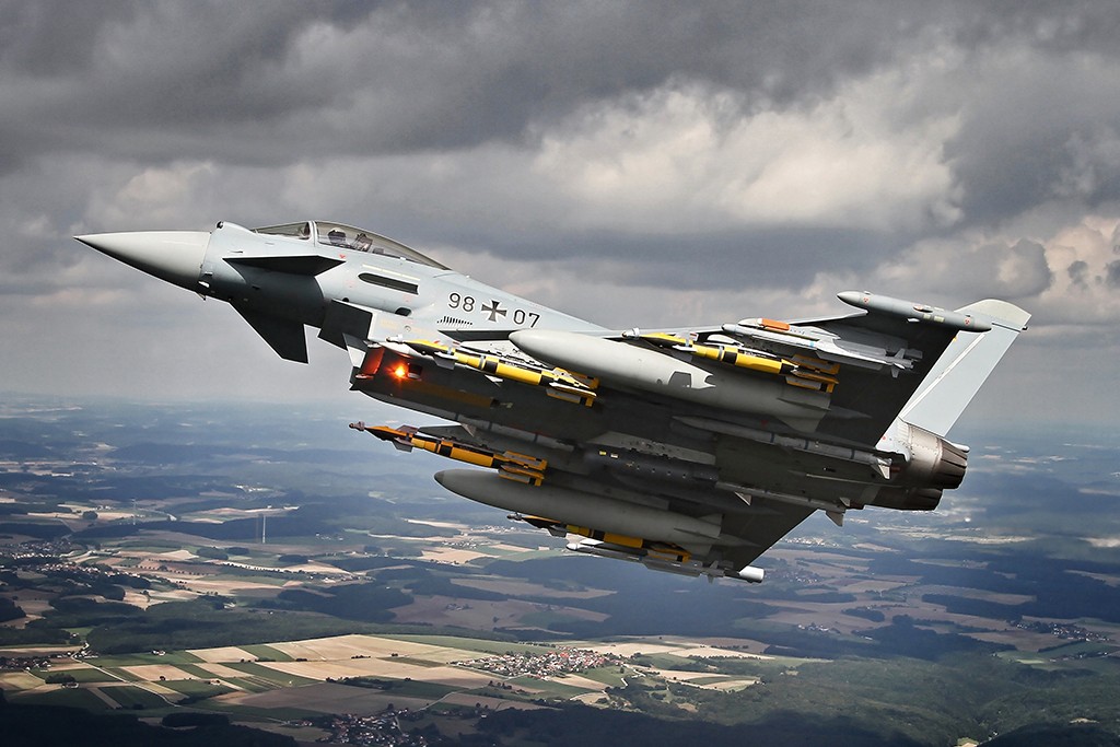 Зеленский заявил, что рассчитывает получить от Европы истребители Eurofighter