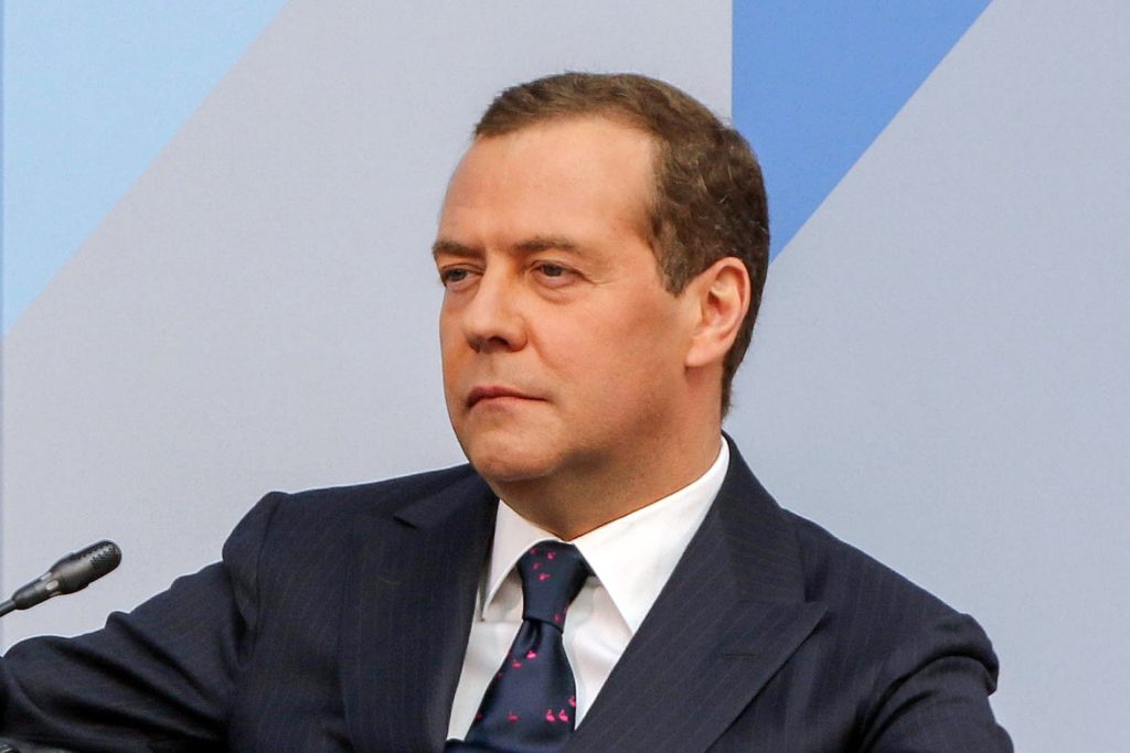 Spiegel: экс-президента РФ Медведева обвинили в ФРГ в угрозах Джорджу Клуни